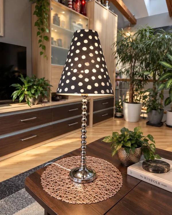 DOTS – rankų darbo šviestuvas su stovu | Yurga Lampshades
